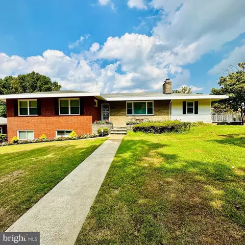 8400 Hillview Rd, Hyattsville, MD 20785
