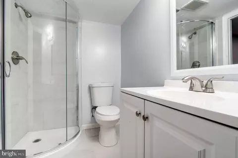 Bath - 4700 Pickett Ct, Morningside, MD 20746 photo 3 of 3
