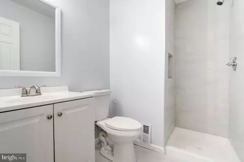 Bath - 4700 Pickett Ct, Morningside, MD 20746 photo 1 of 3