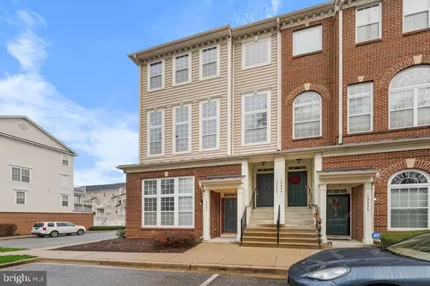12402 Open View Ln #1402, Marlboro, MD 20774