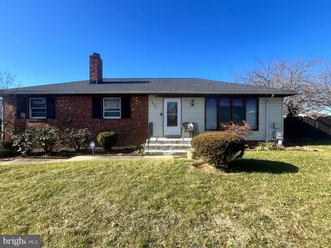 201 Essenton Dr, Marlboro, MD 20774