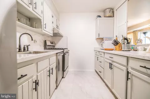 Kitchen - 9272 Adelphi Rd #103, Adelphi, MD 20783 photo 1 of 2