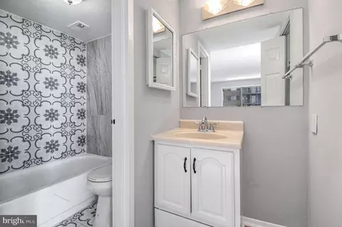 1836 Metzerott Rd #925, Hyattsville, MD 20783 photo 18