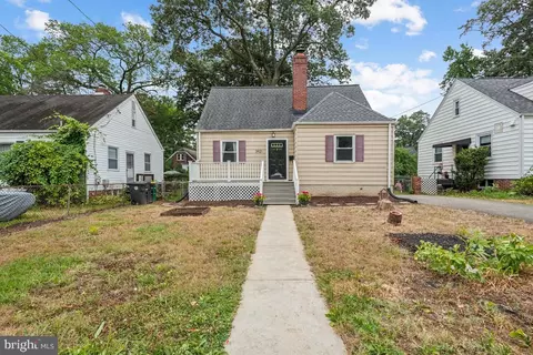3921 Oliver St, Hyattsville, MD 20782