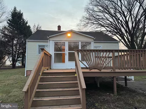 5513 Deer Pond Ln, Suitland, MD 20746