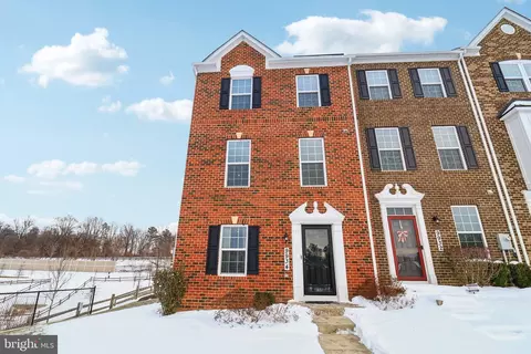 9934 New Pointe Dr, Marlboro, MD 20774