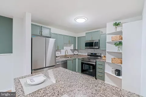 7208 Lost Spring Ct, Lanham, MD 20706 photo 9