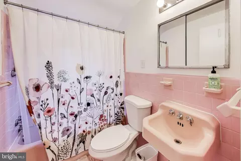 Bath - 3019 Crest Ave, Cheverly, MD 20785 photo 2 of 3