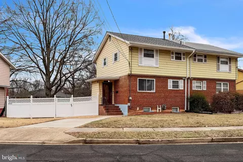735 Booker Dr, Capitol Heights, MD 20743