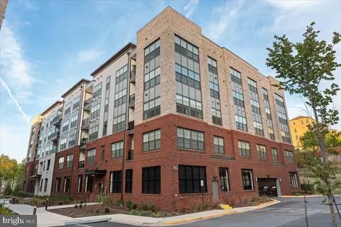 102 Saint Ives Pl #103, Oxon Hill, MD 20745