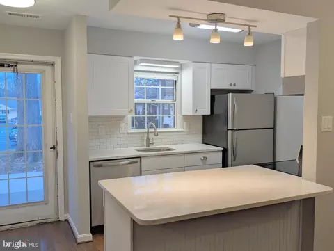 9254 Cherry Ln #16, Laurel, MD 20708 photo 3