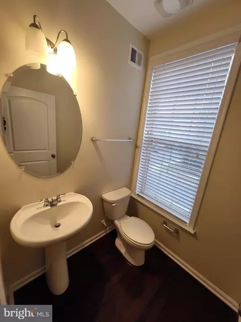 Entry Way - 9606 Smithview Pl, Lanham, MD 20706 photo 4 of 6