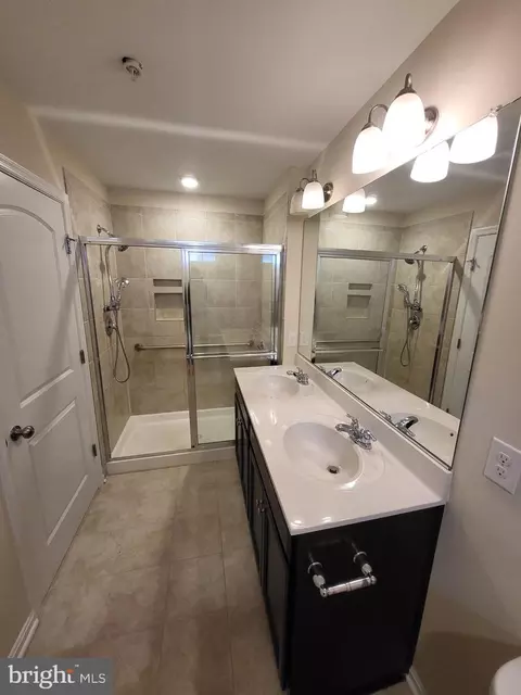Bath - 9606 Smithview Pl, Lanham, MD 20706 photo 3 of 4