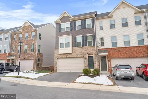 10042 Dorsey Ln, Lanham, MD 20706