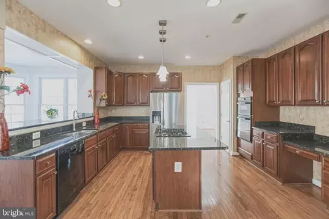 10002 Lindley Ct, Lanham, MD 20706 photo 9