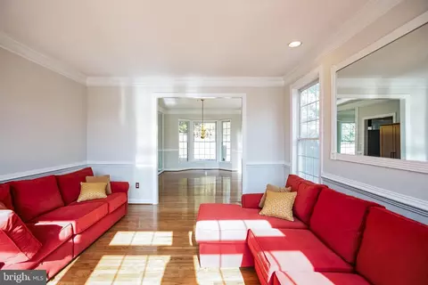 10002 Lindley Ct, Lanham, MD 20706 photo 4