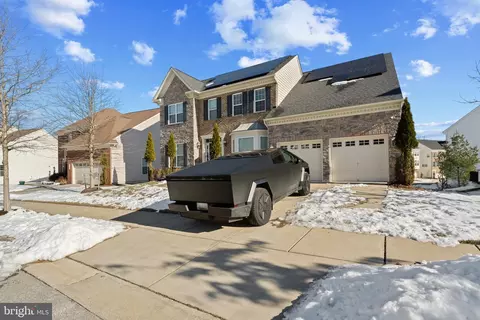 9104 Crystal Oaks Ln, Marlboro, MD 20772