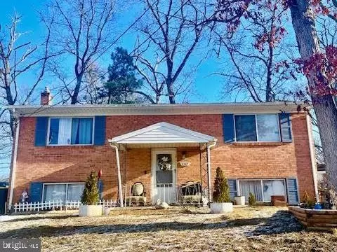 8702 Craley Ct, Clinton, MD 20735 photo 2