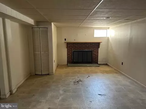 Living - 7700 Brooklyn Bridge Rd, Laurel, MD 20707 photo 3 of 4