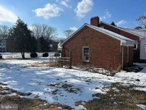 Exterior - 7700 Brooklyn Bridge Rd, Laurel, MD 20707 photo 3 of 6