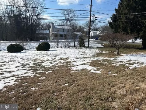 Exterior - 7700 Brooklyn Bridge Rd, Laurel, MD 20707 photo 5 of 6