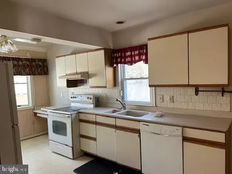 Kitchen - 7700 Brooklyn Bridge Rd, Laurel, MD 20707 photo 1 of 2