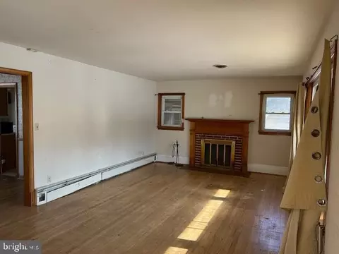 Living - 7700 Brooklyn Bridge Rd, Laurel, MD 20707 photo 1 of 4