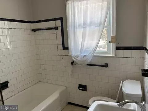 Bath - 7700 Brooklyn Bridge Rd, Laurel, MD 20707 photo 1 of 2