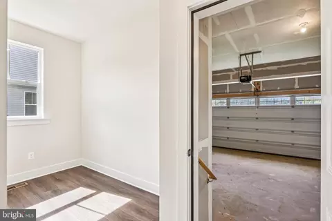Entry Way - 12408 Lusbys Ln, Brandywine, MD 20613 photo 8 of 11