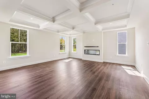 Living - 12408 Lusbys Ln, Brandywine, MD 20613 photo 3 of 5