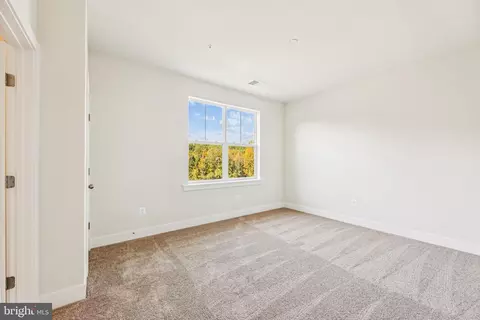 Bedroom - 12408 Lusbys Ln, Brandywine, MD 20613 photo 5 of 9