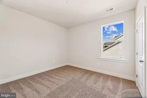 Bedroom - 12408 Lusbys Ln, Brandywine, MD 20613 photo 6 of 9
