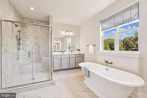 Bath - 12408 Lusbys Ln, Brandywine, MD 20613 photo 3 of 4