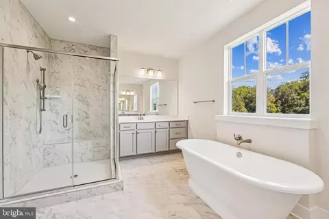 Bath - 12408 Lusbys Ln, Brandywine, MD 20613 photo 4 of 4