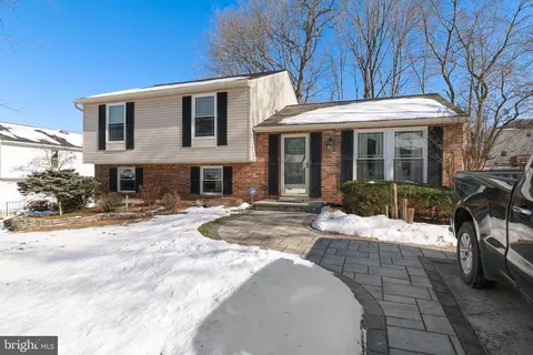 12807 Golden Oak Dr, Laurel, MD 20708
