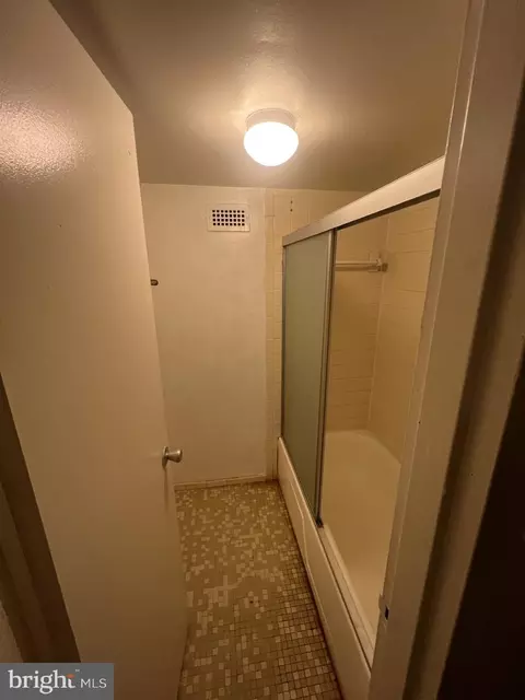 Bath - 1836 Metzerott Rd #1823, Hyattsville, MD 20783 photo 2 of 2