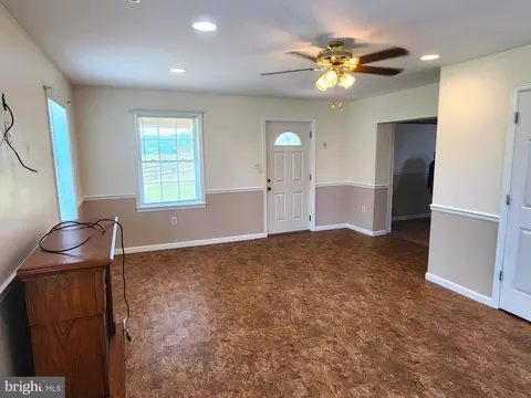 Living - 13605 Martin Rd, Brandywine, MD 20613 photo 6 of 8