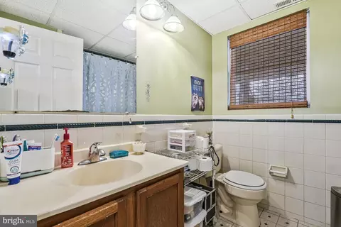 Bath - 13605 Martin Rd, Brandywine, MD 20613 photo 4 of 4