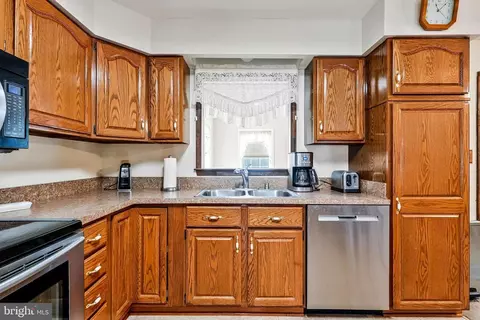 Kitchen - 13605 Martin Rd, Brandywine, MD 20613 photo 1 of 8