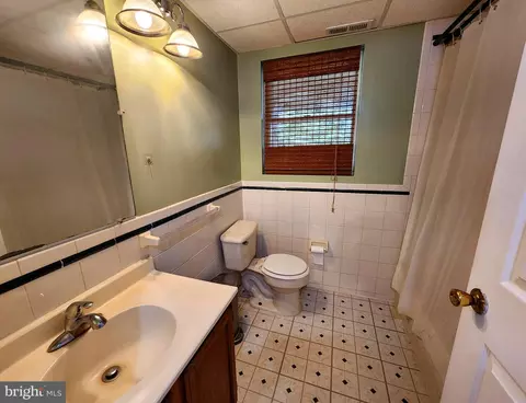 Bath - 13605 Martin Rd, Brandywine, MD 20613 photo 2 of 4