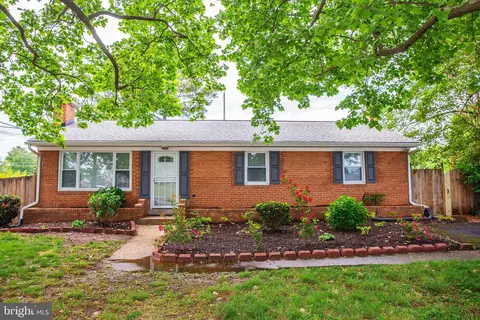 948 White Oak Dr, Oxon Hill, MD 20745