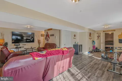 Entry Way - 6305 Stonefence Ct, Clinton, MD 20735 photo 5 of 5