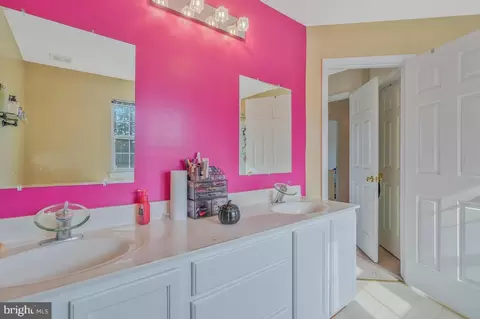 Bath - 6305 Stonefence Ct, Clinton, MD 20735 photo 2 of 4