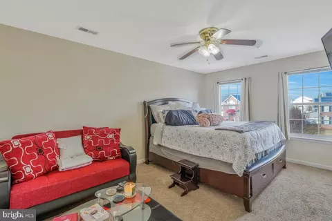 Bedroom - 6305 Stonefence Ct, Clinton, MD 20735 photo 1 of 9