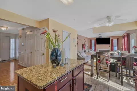 Entry Way - 6305 Stonefence Ct, Clinton, MD 20735 photo 4 of 5