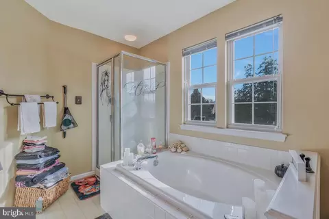 Bath - 6305 Stonefence Ct, Clinton, MD 20735 photo 1 of 4