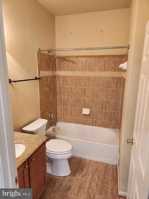 Bath - 13231 Hampton Farm Ln, Brandywine, MD 20613 photo 4 of 5