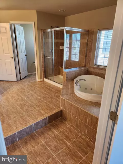 Bath - 13231 Hampton Farm Ln, Brandywine, MD 20613 photo 1 of 5