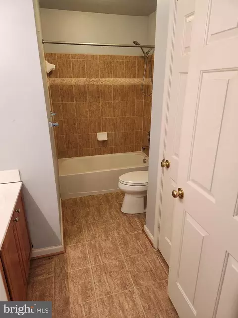 Bath - 13231 Hampton Farm Ln, Brandywine, MD 20613 photo 3 of 5