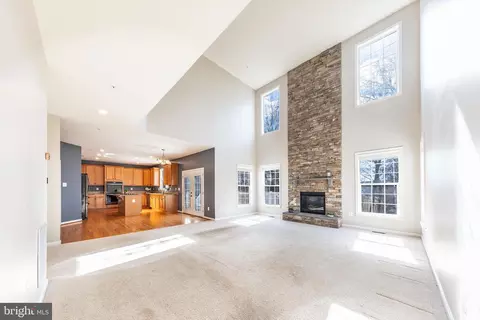 Living - 2708 Pumpkin St, Clinton, MD 20735 photo 3 of 6